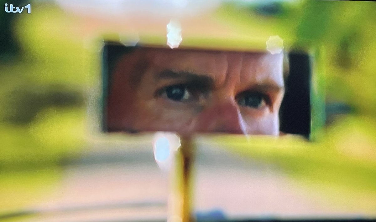 inevermiss's tweet photo. Such a beautiful mirroring of the pilot and such a lovely way to make sure that John Thaw was there at the end. #Endeavour https://t.co/5u2kuXDLoP
