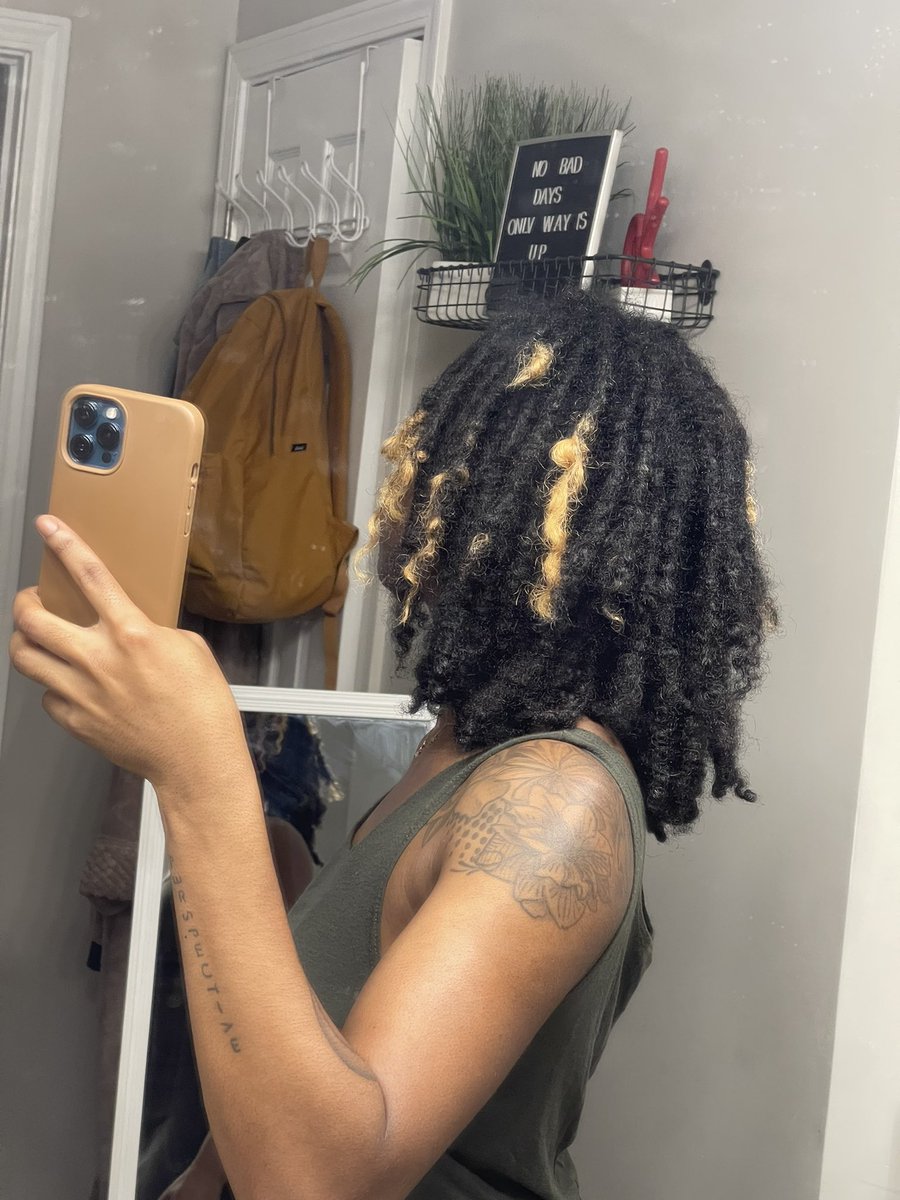 Unique_Nichelle's tweet image. Loc update😊 1 year &amp;amp; 2 months 
#locupdate #locjourney