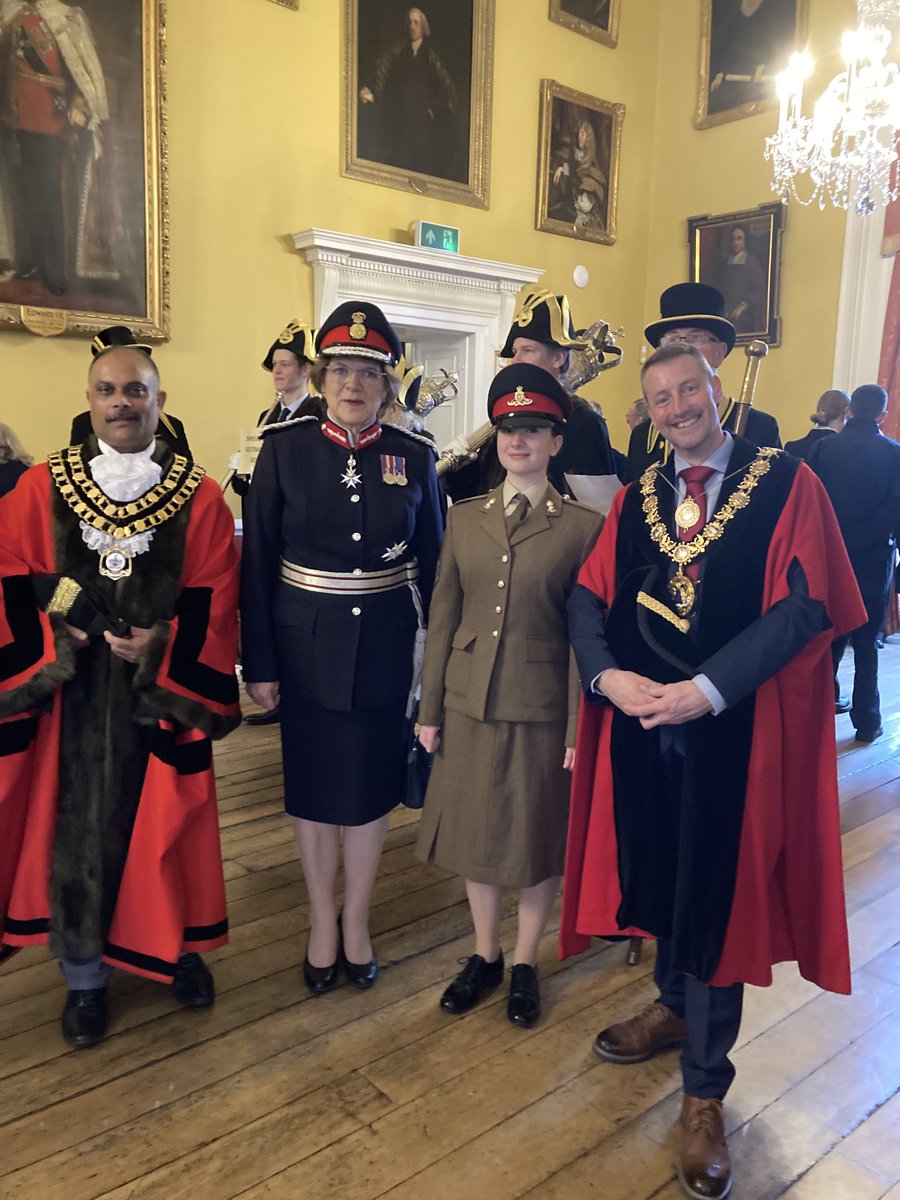 Powerful ,beautiful Service for the Rule of Law in Salisbury Cath. hosted by High Sheriff Lady Lansdowne and Under -Sheriff Christopher Bromfield.Procession of 70 incl. Mayors of Salis. and Swindon ⁦<a href="/SalisburyCath/">Salisbury Cathedral</a>⁩ ⁦<a href="/SwindonCouncil/">Swindon Borough Council</a>⁩⁦<a href="/SalisburyCC/">SalisburyCityCouncil</a>⁩