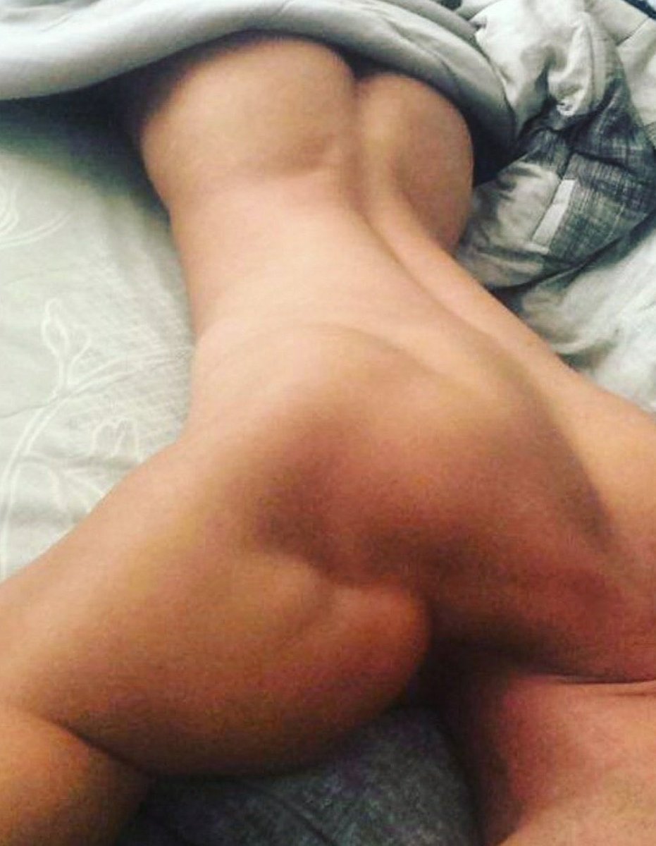 lalex_xD's tweet photo. Quien me la mete ? 😈🔥 https://t.co/AShlCbpUZf