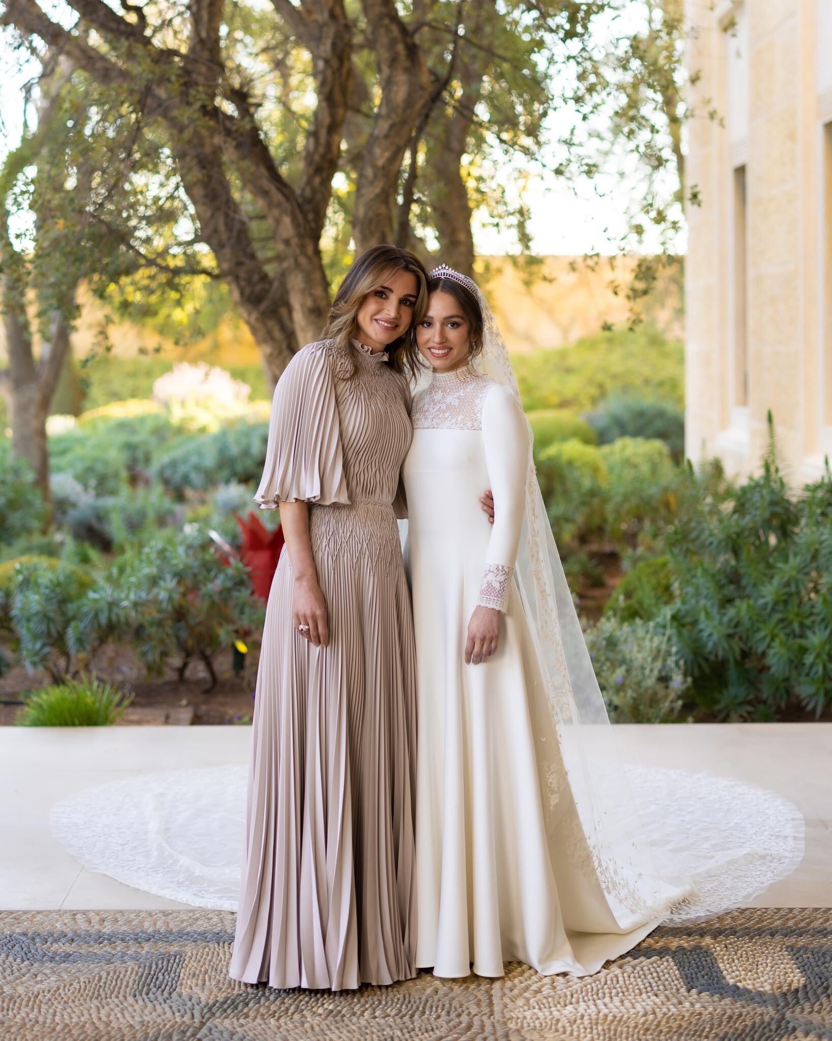 Best New Wedding Dresses from Spring 2023 Bridal Collections #40 Best New Wedding Dresses from Spring 2023 Bridal Collections