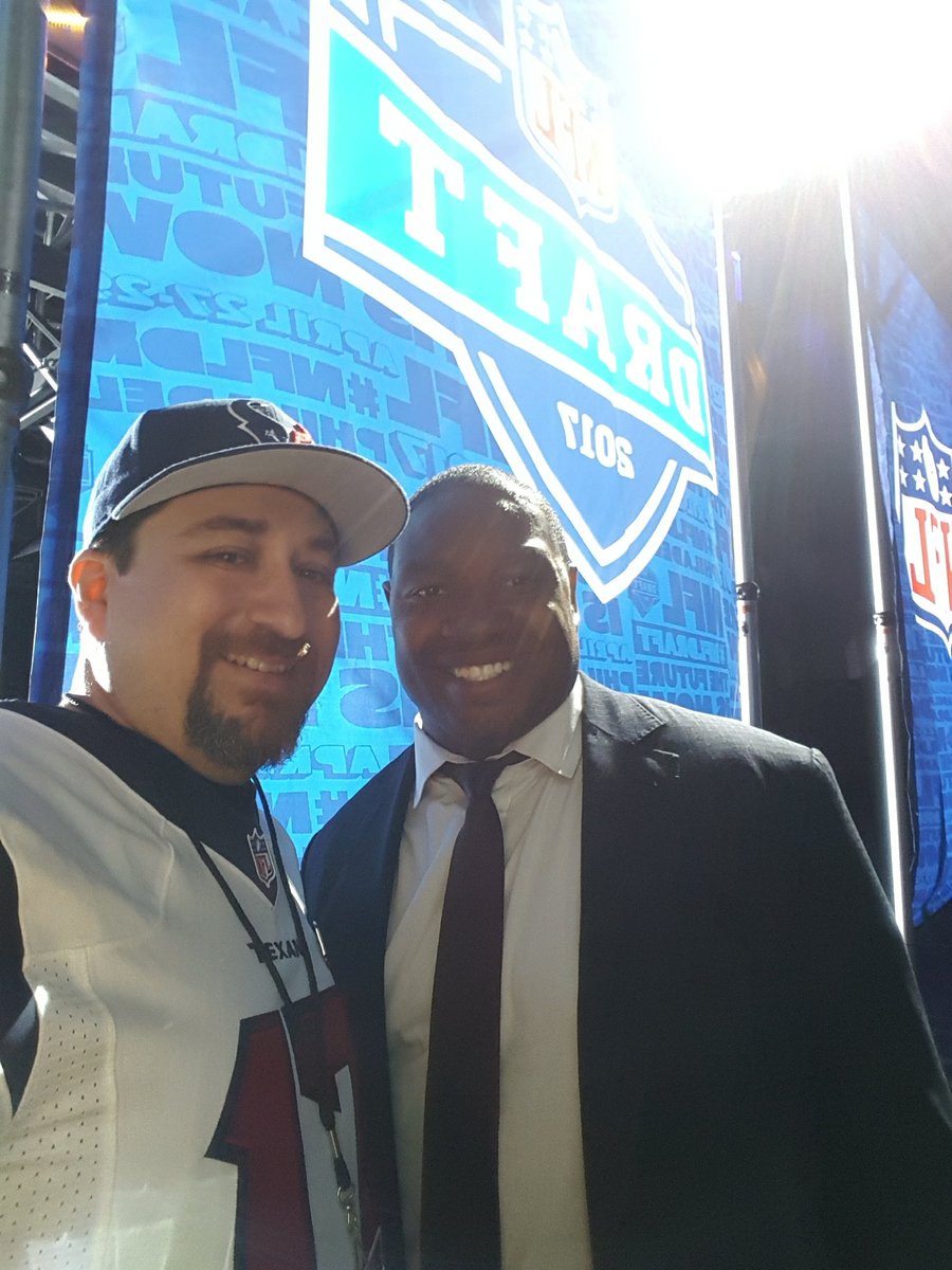 tioDynamo's tweet photo. @nflnetwork I want to know your top 5 hated teams 🤣 #MauriceJonesDrew #NFLFreeAgency @HoustonTexans https://t.co/Mte6wjIFcZ