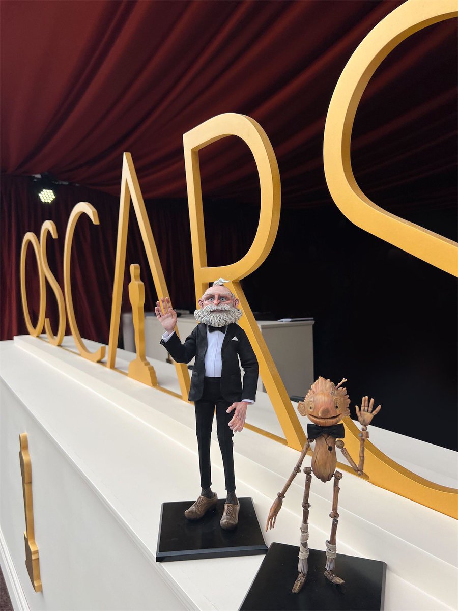 UnGatoEnElCine's tweet image. Aquí otra foto de apreciación de Pinocho y Geppetto listos para la ceremonia de entrega de los Premios Óscar. 

#Oscars    #Oscars2023 #Oscars95     #Oscar2023 #pinocchiomovie #GuillermodelToro