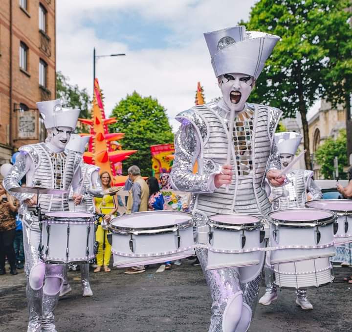 FreshlyGreated's tweet photo. The fantastic @wbmusic SPARK! will lead the upcoming DRUM UP THE SUN parade on Barrack Estate in #GreatYarmouth, starting Barkis Rd from 6pm and finishing with fire show on St Nicholas Park! 
Be there! 
@greatyarmouthbc @GYMercury @GY_Town_Centre @YarmouthLib @great_2025 https://t.co/K80TNmeCOq