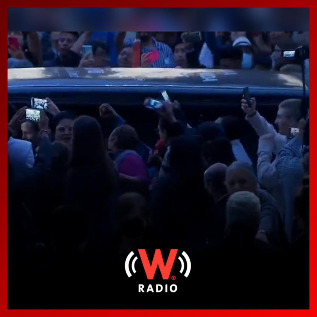 WRADIOMexico's tweet photo. Llega el cuerpo del fallecido primer actor, Ignacio López Tarso al vestíbulo del  Palacio de Bellas Artes #WRadio https://t.co/iod0mhSoUB