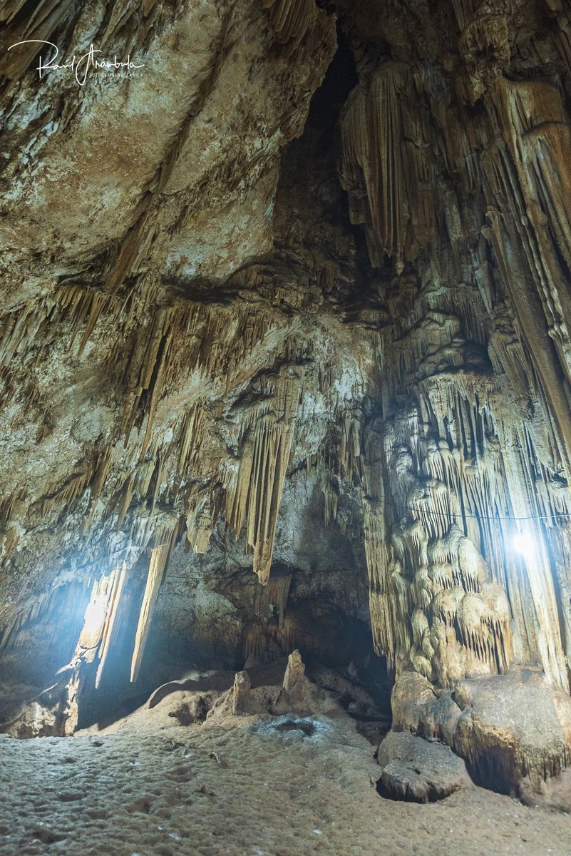 ''Grutas de San Gabriel, Ixtlahuacán Colima'' 
Durante mis estudios de licenciatura de geofísica, pude practicar la espeleología durante mucho tiempo, inclusive pensé en dedicarme a la geohidrología. El destino me llevó a los volcanes, pero no dejan de sorprenderme las hermosas