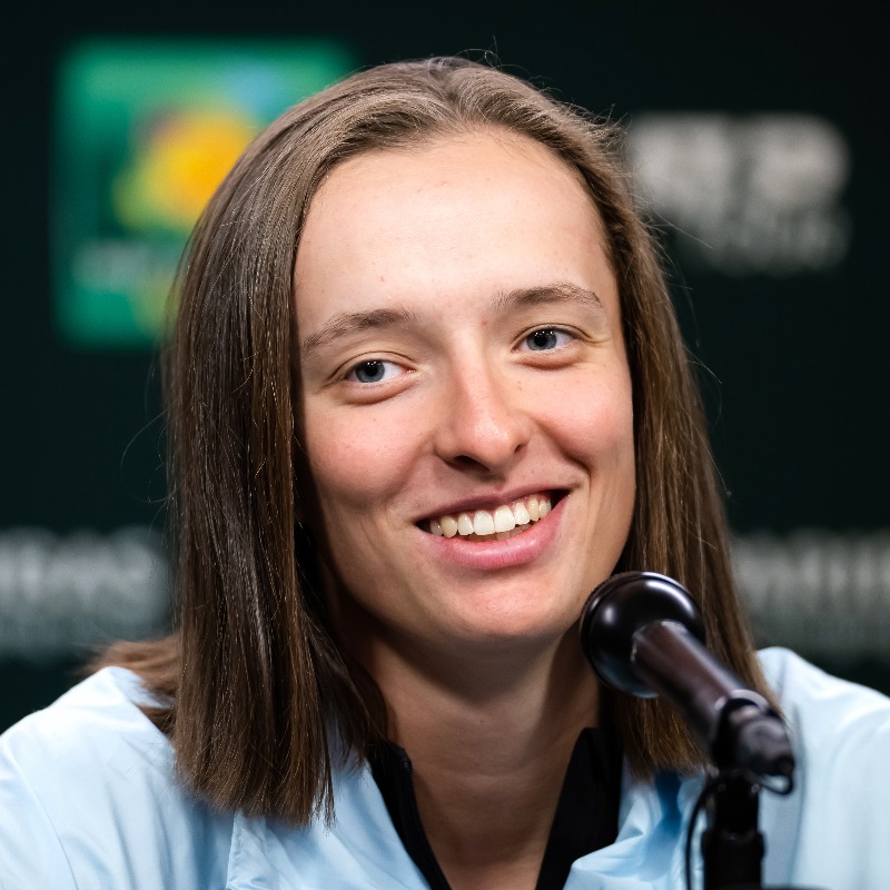 Tennis's tweet photo. 50 WEEKS OF 1GA❗

🇵🇱 @iga_swiatek kicks off her milestone 50th consecutive week at #1 today. 🎉

She's just the 4th woman in WTA rankings history to accumulate 50+ weeks in their first stint at #1. The other 3 women to do it: Steffi Graf, Martina Hingis and Serena Williams. 💥