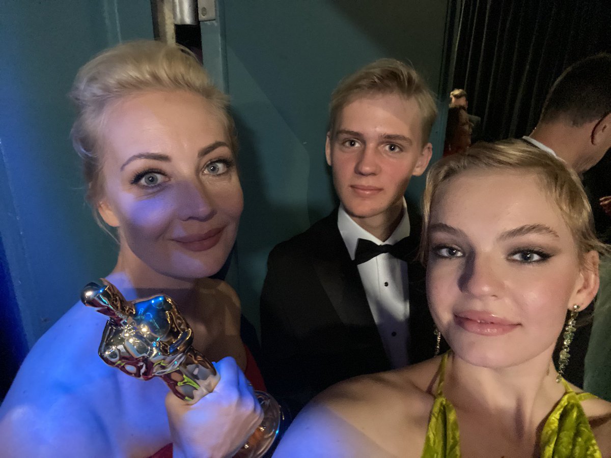 WE JUST WON AN OSCAR 
Dad, this is for you❤️