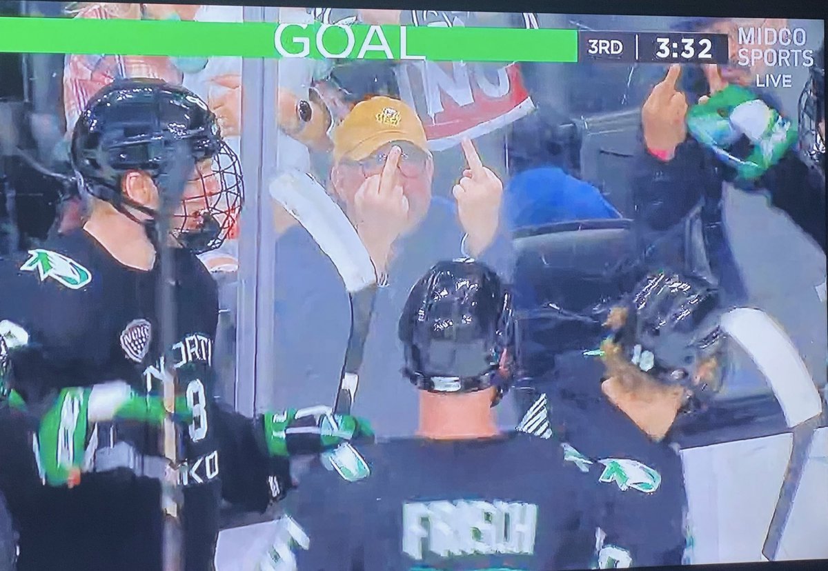 UofHockeyBlog's tweet photo. https://t.co/RyunkIgOgV