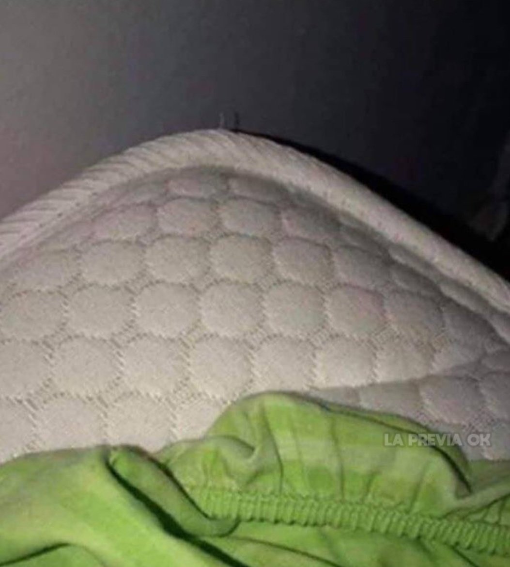 itsD3lay's tweet photo. prefiero no dormir antes que dormir así https://t.co/3aStVTfvki