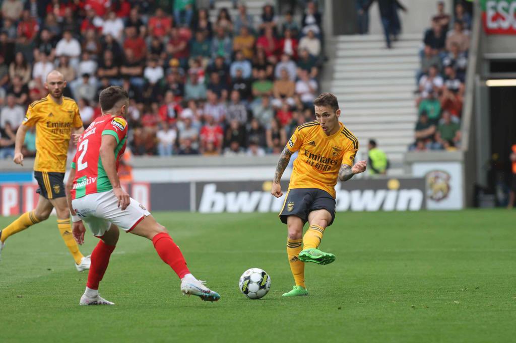 SLBNetworking's tweet photo. By Alejandro Grimaldo - Vitória importante, continuamos na liderança! slbenfica 🦅 https://t.co/SUg4vIjsfL - https://t.co/xoXTvJPJY5 https://t.co/BnAPJEMQrQ