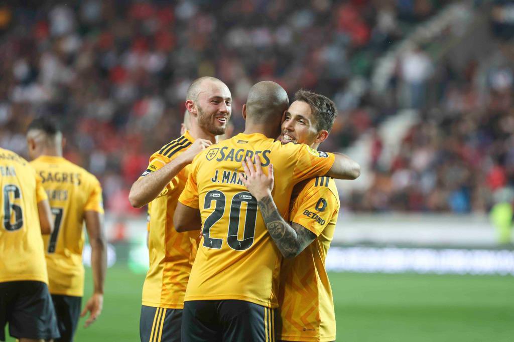 SLBNetworking's tweet photo. By Alejandro Grimaldo - Vitória importante, continuamos na liderança! slbenfica 🦅 https://t.co/SUg4vIjsfL - https://t.co/xoXTvJPJY5 https://t.co/BnAPJEMQrQ