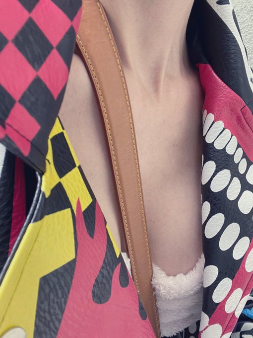 I&rsquo;m a fashion phase never know if I&rsquo;m in or fading away&hellip; https://t.co/vmXnlfJ2dA https://t.co/eWKeEN