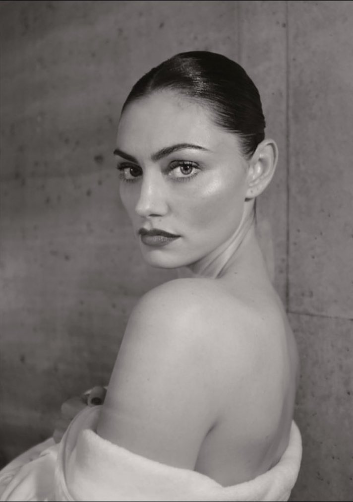 can we talk about how gorgeous phoebe tonkin is