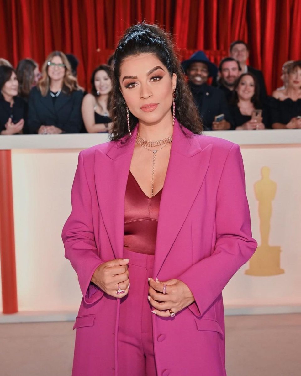 LillySinghFans's tweet photo. This color is JUST 😍 

Are you watching the countdown to the #Oscars on @ABC? https://t.co/IxRFDOmMUS