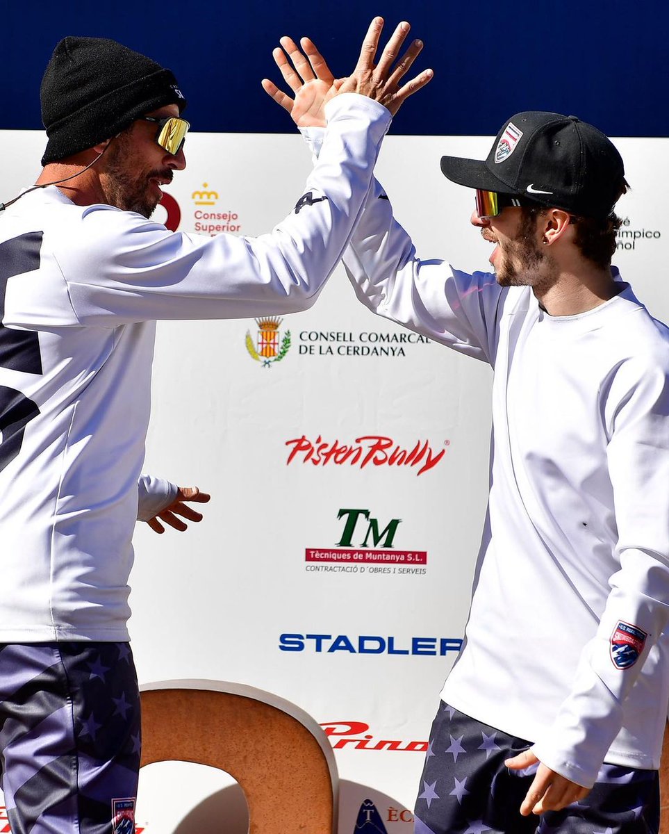 Created a hand shake 🤝 &amp; got to ride my first team event with Grizzly Gabel looks like we should be a team more often ♥️⚡️🙌🥳🥈😂

#brother #snow #snowboarding #lamolina #spain #worldchampionships