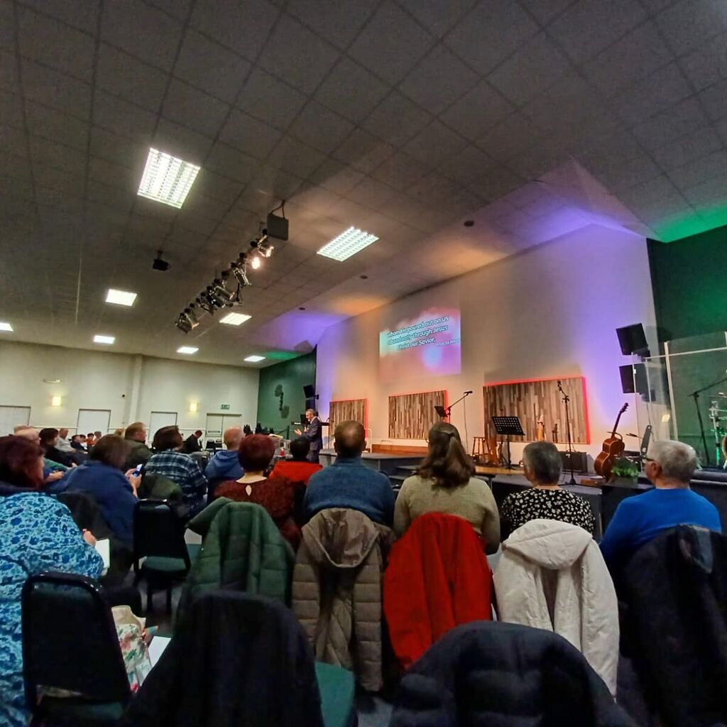 VictoryPraiseUK's tweet photo. Another amazing time at church tonight at our Baptism Service. #Baptism https://t.co/ab96rKfJ1G https://t.co/5XyrEULVJ4