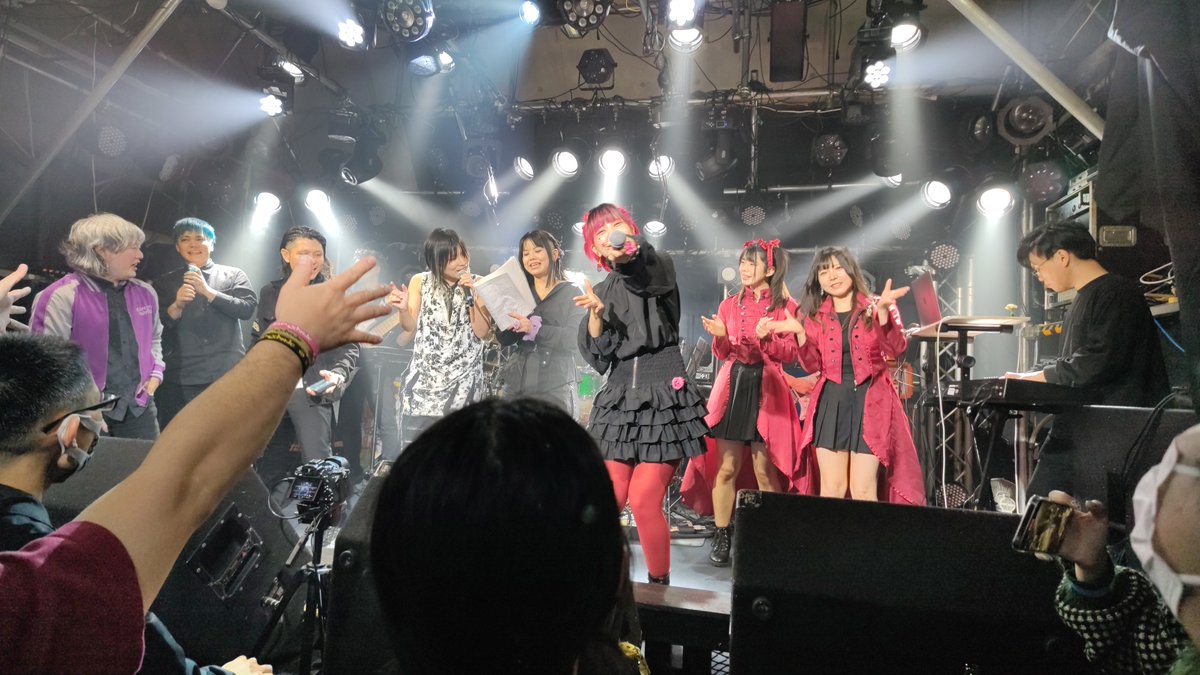 yasshii80's tweet photo. 昨夜はココのライブに行って来たのだ!
SONEKuRE LIVE!! Vol,1 Cyber-box
最高だったな👏
俺は現場でも飛ばねー豚を貫き通したのだ🐽
帰ってからキムチ鍋をチェキ見ながら食う!😋
豚が豚を食うのだ🤣
#マクロスライブ
#ソネキューレライブ
#ptitdiable
#ゆうみ
#なな
#銀JAM
#MARCYBOMBER https://t.co/nl07n9efOq