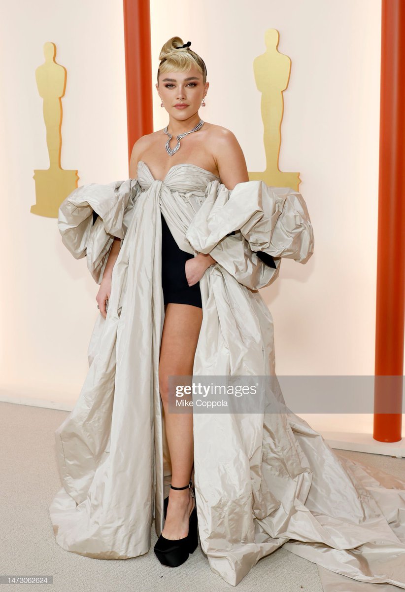 chiquemuffin's tweet photo. Whoever did this to her should be sued #Oscar2023 #oscars https://t.co/D8VAvA9ztm