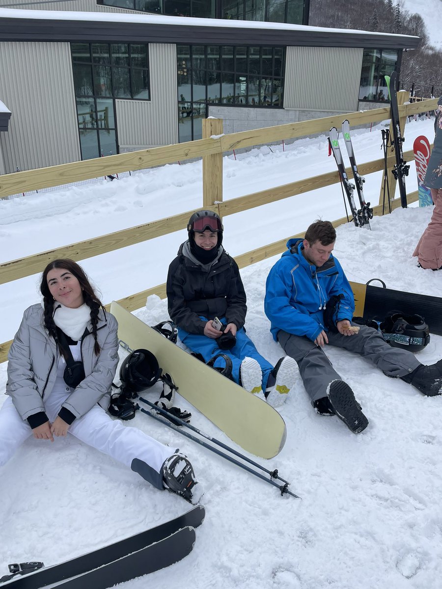 gabykrants's tweet photo. vermont for the weekend ⛷️☃️🌲 https://t.co/eug9YUXQpW