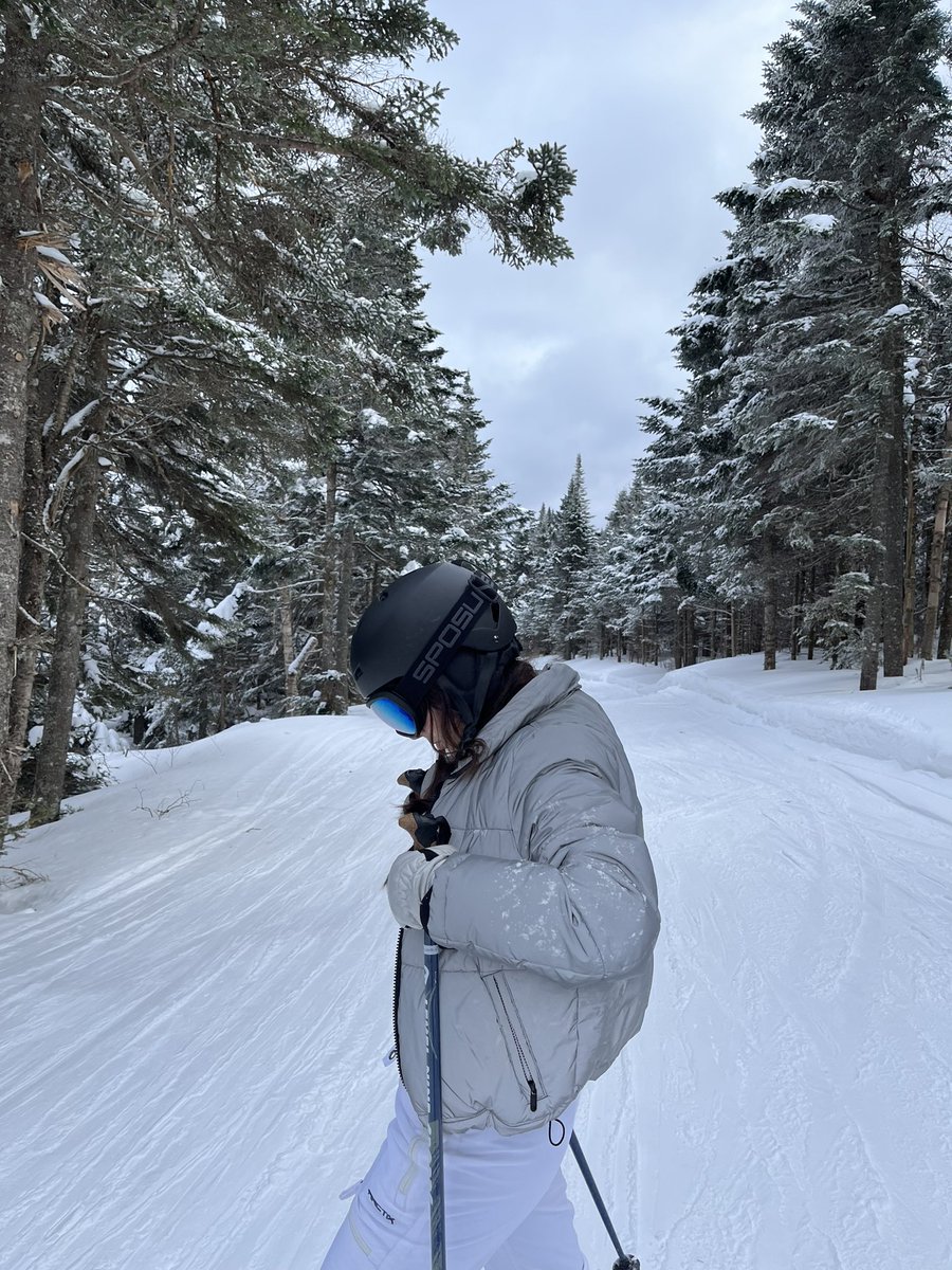 gabykrants's tweet photo. vermont for the weekend ⛷️☃️🌲 https://t.co/eug9YUXQpW