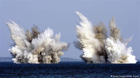Jetzt bin ich aber doch ein bisschen verwirrt: Wenn das Sprengen staatlicher Infrastruktur am Ende doch gar nicht so schlimm ist, warum ist man wegem dem bisschen Sprengen der Baustelle eines Abschiebegefängnisses, das uns vorgeworfen wird, so nachtragend?