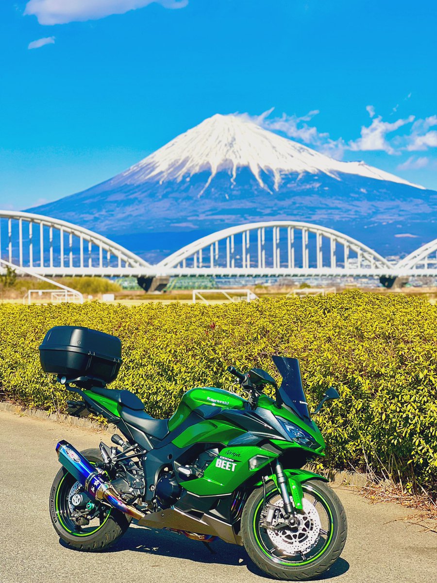 Reoby2431's tweet photo. またまた一つ歳をとりました🙌

名前：レオバイ
性別：🚹
年齢：23
住み：愛知
愛車：Ninja1000SX('20)
好き：スノボ・ギター、猫
一言：ツーリング一緒にいきましょ！
　　　気軽にメッセージください！

#バイク乗りとして軽く自己紹介
#バイク好きと繋がりたい https://t.co/B4xP1rsYVp
