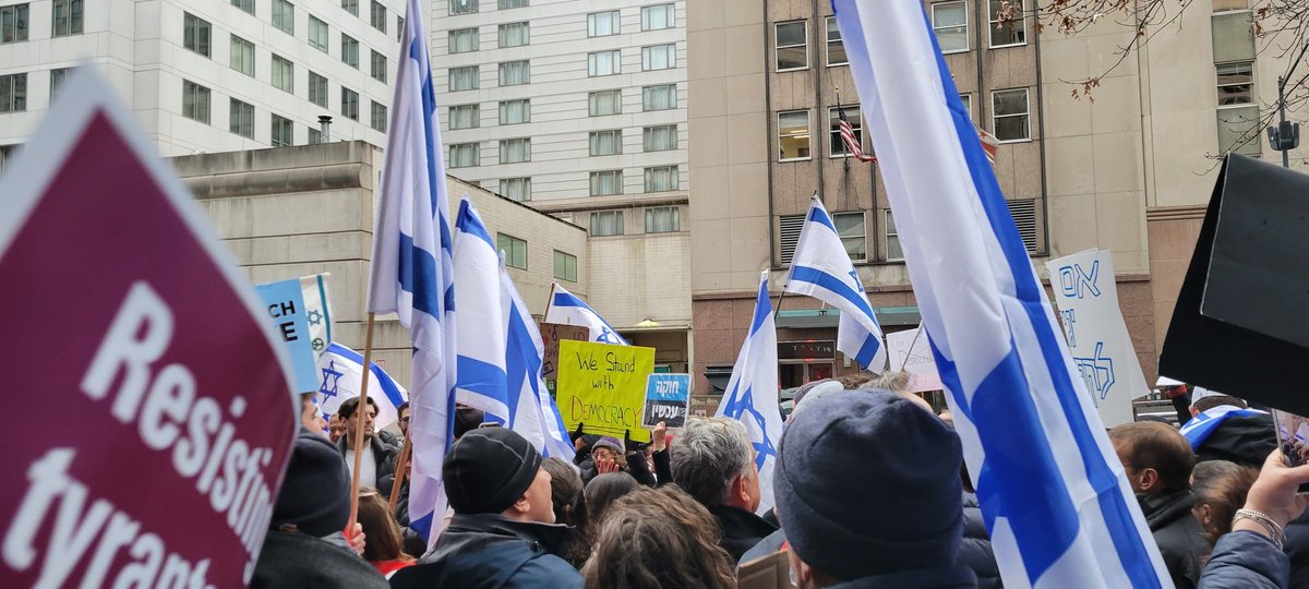 Hundreds here at the rally against fascist Israeli minister Smotrich. #NotoSmotrich