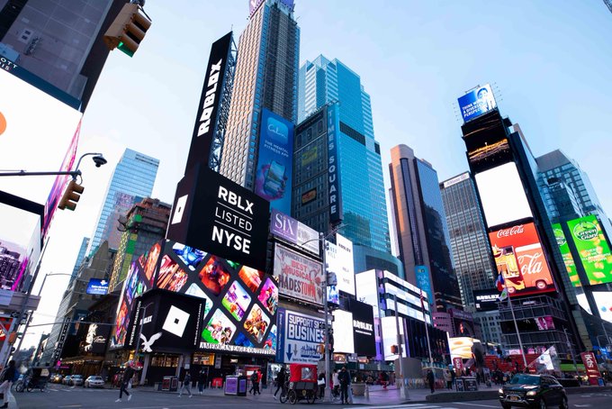 RobloxNewsAlert's tweet image. 2 years ago, 
@Roblox
 took over Times Square with their official stock market listing on the 
@NYSE
! 📈

$RBLX #Roblox