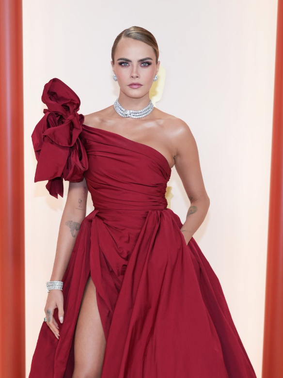 MoobysNews's tweet photo. #Oscars
La alfombra roja empieza y ya tenemos los primeros looks, #FlorencePugh #CaraDelevingne #JonathanMayors y #StephanieHsu https://t.co/00YIjNUFzc