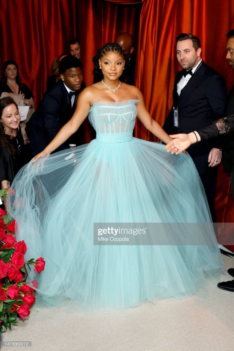 chiquemuffin's tweet photo. Disney pixar and princess world got together and made HER 🥺🫶🏻 #Oscar #Oscar2023 https://t.co/FqjzZGicfM