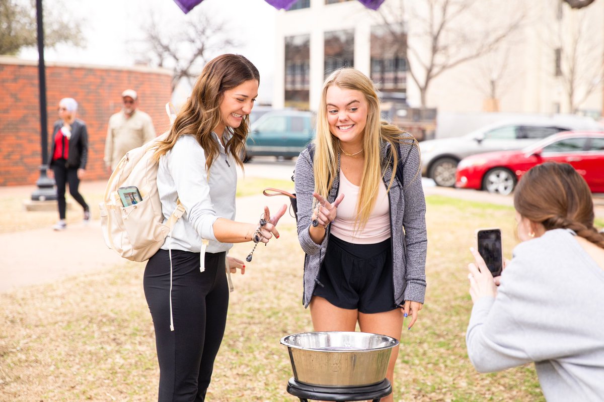 HSUTX's tweet photo. That halfway through college feeling β¨ #ringdunk #hsutradition https://t.co/udhNwDgMrH
