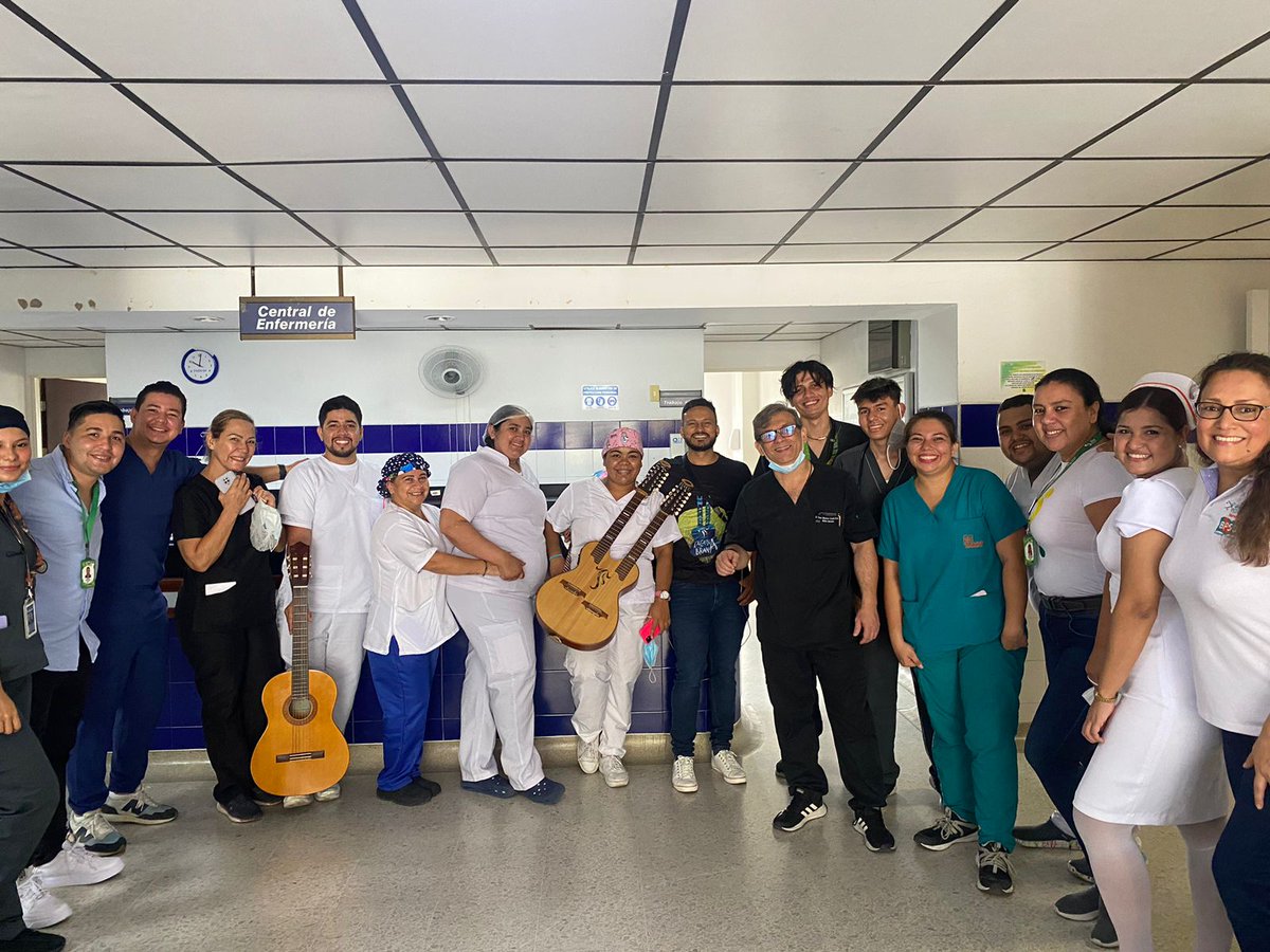 JeamZulma's tweet photo. La Facultad Ciencias de la Salud UNAB , el @bpso_unab , @lagunabravamema , y el @EseIsabu 

Llevaron un homenaje musical a las mujeres del Hospital Local del Norte y UIMIST ( Bucaramanga ) 

Grupo CuidArte UNAB y Laguna Brava
Lic. Manuel Moreno Arias
Enf. Jeam Zulma Moreno Arias https://t.co/EkUBaYYYAS