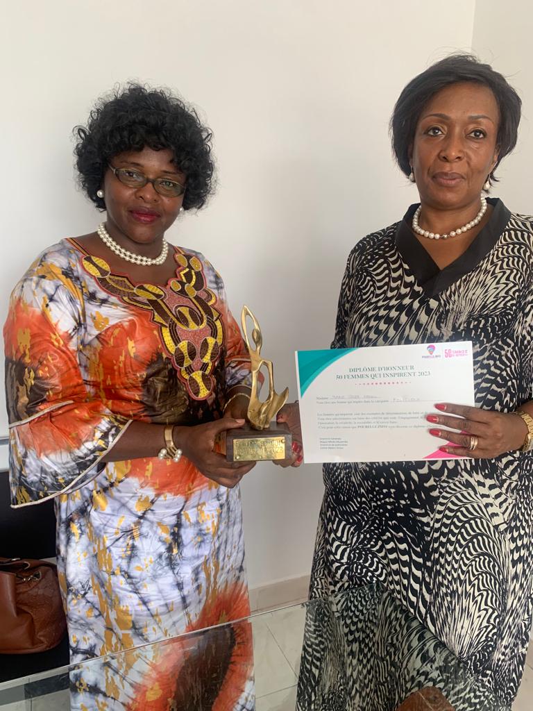 RInatosha's tweet photo. Retour en image de la remise de diplôme d'honneur &amp; du prix 50femmes qui inspirent 2023 à
Madame Marie Josée Ifoku 🔥

Les femmes qui inspirent sont des exemples de détermination, de lutte et de réussite ✍🏻
@Pourelleinfo1.INFO https://t.co/78diIKIjIM