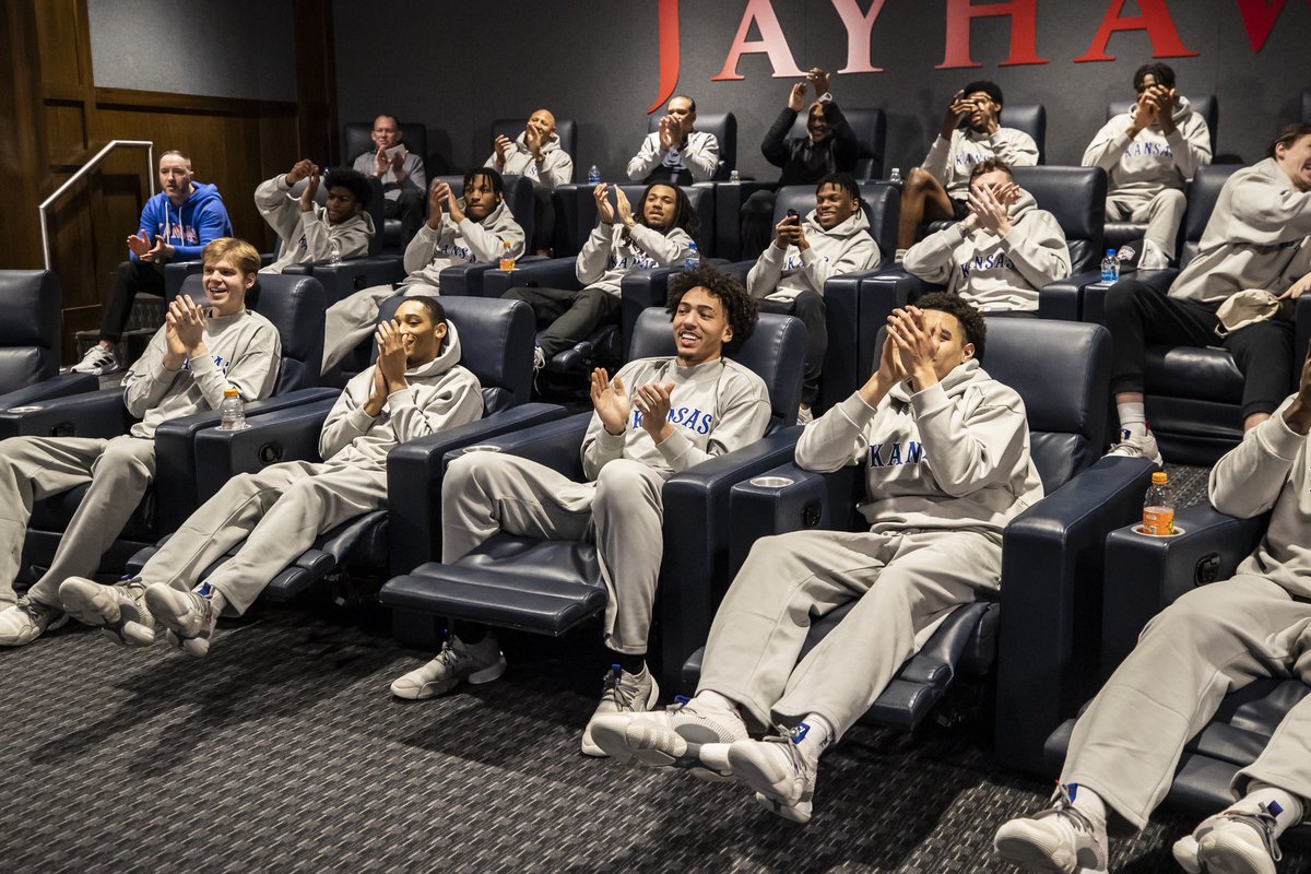 Kansas Men’s Basketball on Twitter "we’ll see you in Des Moines 👋"