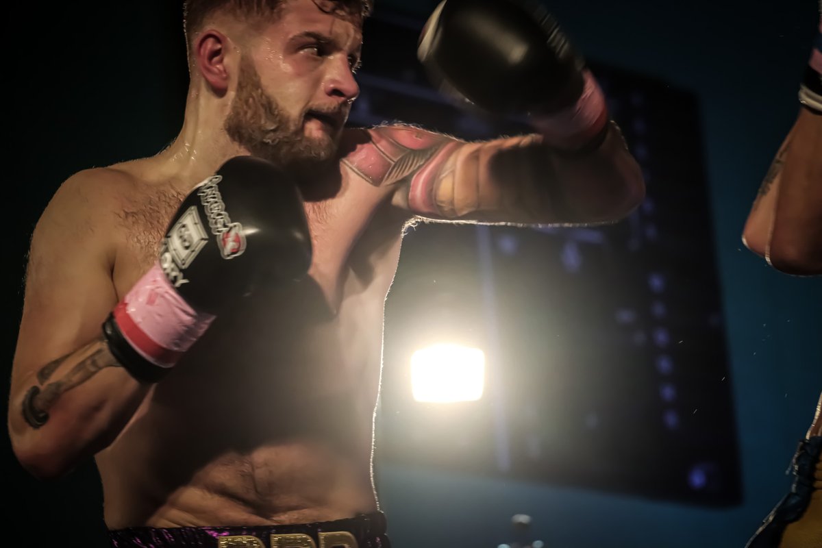 RobCurrell's tweet photo. Went to the ISKA world title belt defence where @Badboybailey19 defended his belt against a tough Pedro Ruiz. More photos on my insta, link in bio. 
@suggysgym @regissugden @Chad_2Slick 
#kickboxing #Newark https://t.co/FDuZupo24B