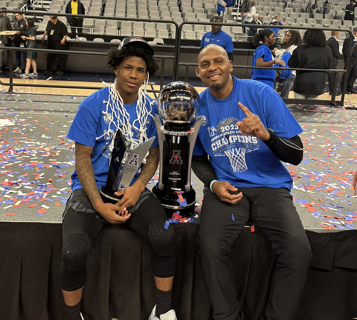 geoff_calkins's tweet photo. Kendric went and found Penny because he wanted this pic. https://t.co/Nx01SxzDHy