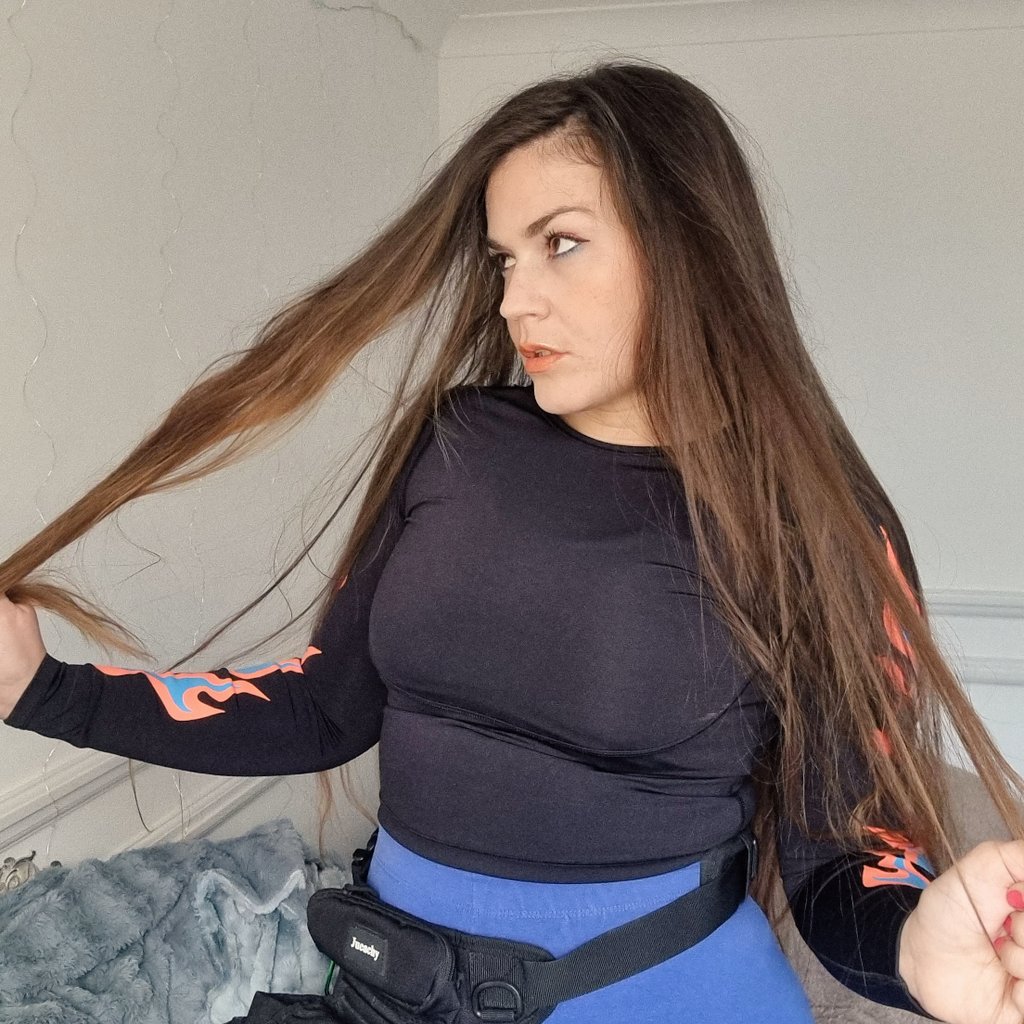 Ani Erotika on Twitter: "Getting on my Onlyfans live.... just hanging