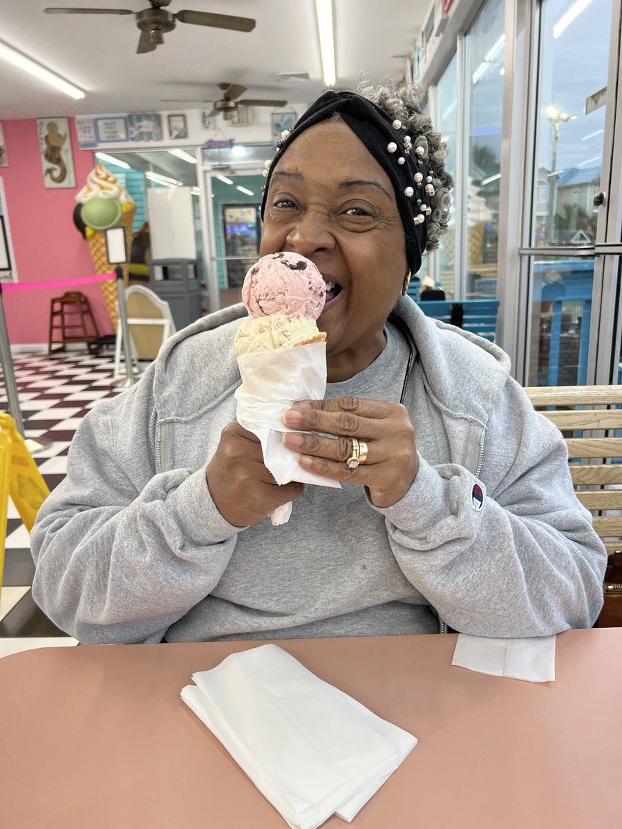 patworksout's tweet photo. My dad died two years ago and he used to take my mom out for ice cream every Sunday.  When I’m in town I make sure I do the same. https://t.co/btiPuhZ9io