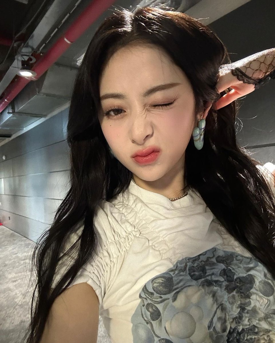 Yurrjin's tweet photo. In that moment, I knew that I was exactly where I was meant to be — dancing and singing my heart out, pouring my soul into every movement and note. https://t.co/15X9xtccBd