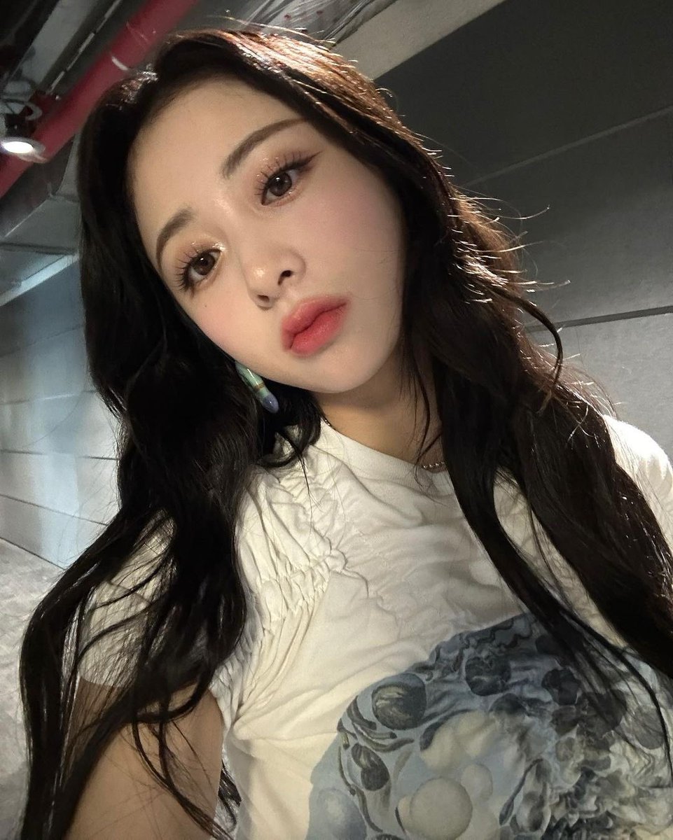 Yurrjin's tweet photo. Chasing your dreams, embracing your passions, and never giving up on what sets your heart ablaze. 💗 https://t.co/rqEkSMGcuI