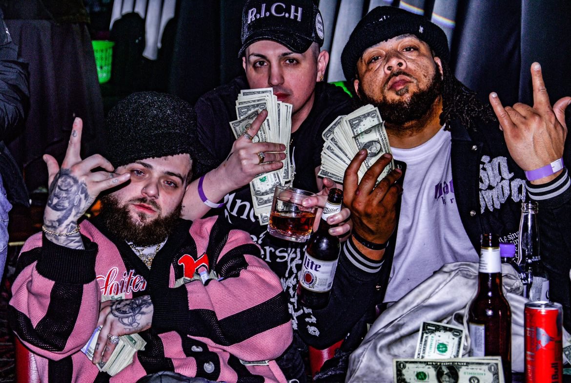 SWAGGERBOISODMG's tweet photo. My Dawgs #SCFMG https://t.co/c5z6ZONYlP