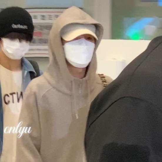 renjun has arrived in korea, rest well baby 🤍
