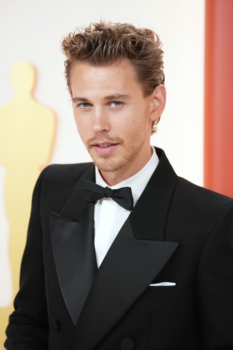 enews's tweet photo. Ladies and gentlemen, Austin Butler. 
See every #Oscars  red carpet look here: https://t.co/O3LLFsDv6v https://t.co/Z3diQEA7c8