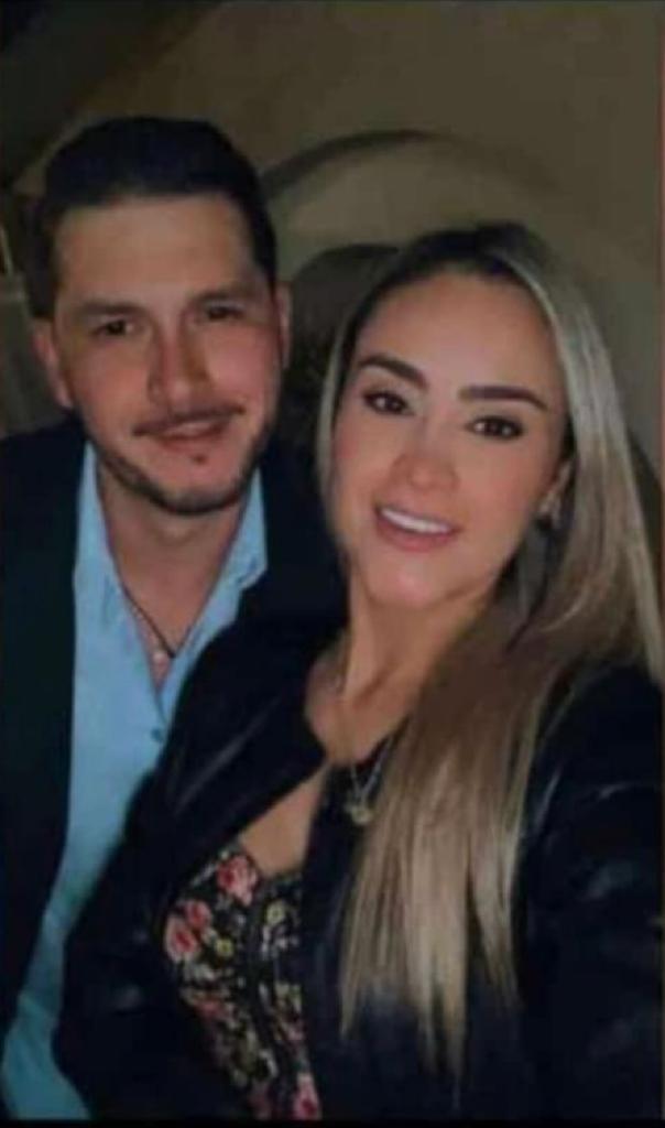 Sybel Martinez (@sybelmartinez) on Twitter photo Aún no tenemos noticias de Mauricio y Vanessa, estas 24 horas son cruciales en su búsqueda. Les ruego nos ayuden presionando por respuestas. #DondeEstánMauricioyVanessa
Los queremos sanos, salvos y de vuelta! <a href="/LassoGuillermo/">Guillermo Lasso</a> <a href="/henrycucalon/">Henry Cucalon</a> <a href="/CapiZapataEC/">Capi Zapata</a> <a href="/DianaSalazarM2/">Diana Salazar M.</a> Aún no tenemos noticias de Mauricio y Vanessa, estas 24 horas son cruciales en su búsqueda. Les ruego nos ayuden presionando por respuestas. #DondeEstánMauricioyVanessa
Los queremos sanos, salvos y de vuelta! <a href="/LassoGuillermo/">Guillermo Lasso</a> <a href="/henrycucalon/">Henry Cucalon</a> <a href="/CapiZapataEC/">Capi Zapata</a> <a href="/DianaSalazarM2/">Diana Salazar M.</a>