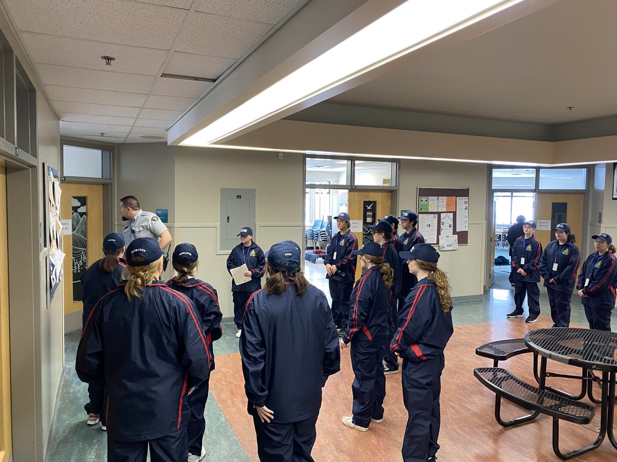SD27_CP's tweet photo. RCMP Youth Academy training has begun #RCMPYouthAcademy #CareerEducation @sd27⁦@SD27_CC⁩ https://t.co/8aZp3YjovQ