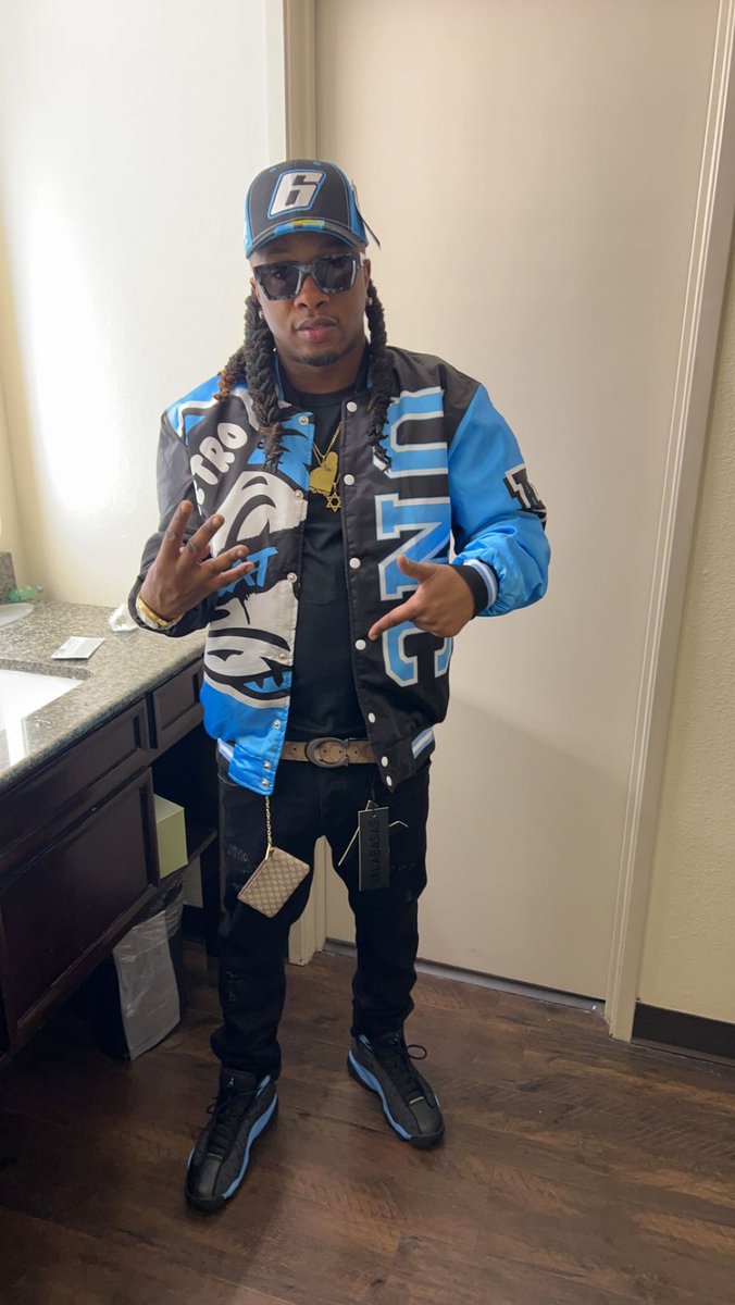 Jr_600_MOB's tweet photo. Told my wifey I ain’t normal, you can’t treat me like yo ex 💙😎 https://t.co/O36TCyOQdb