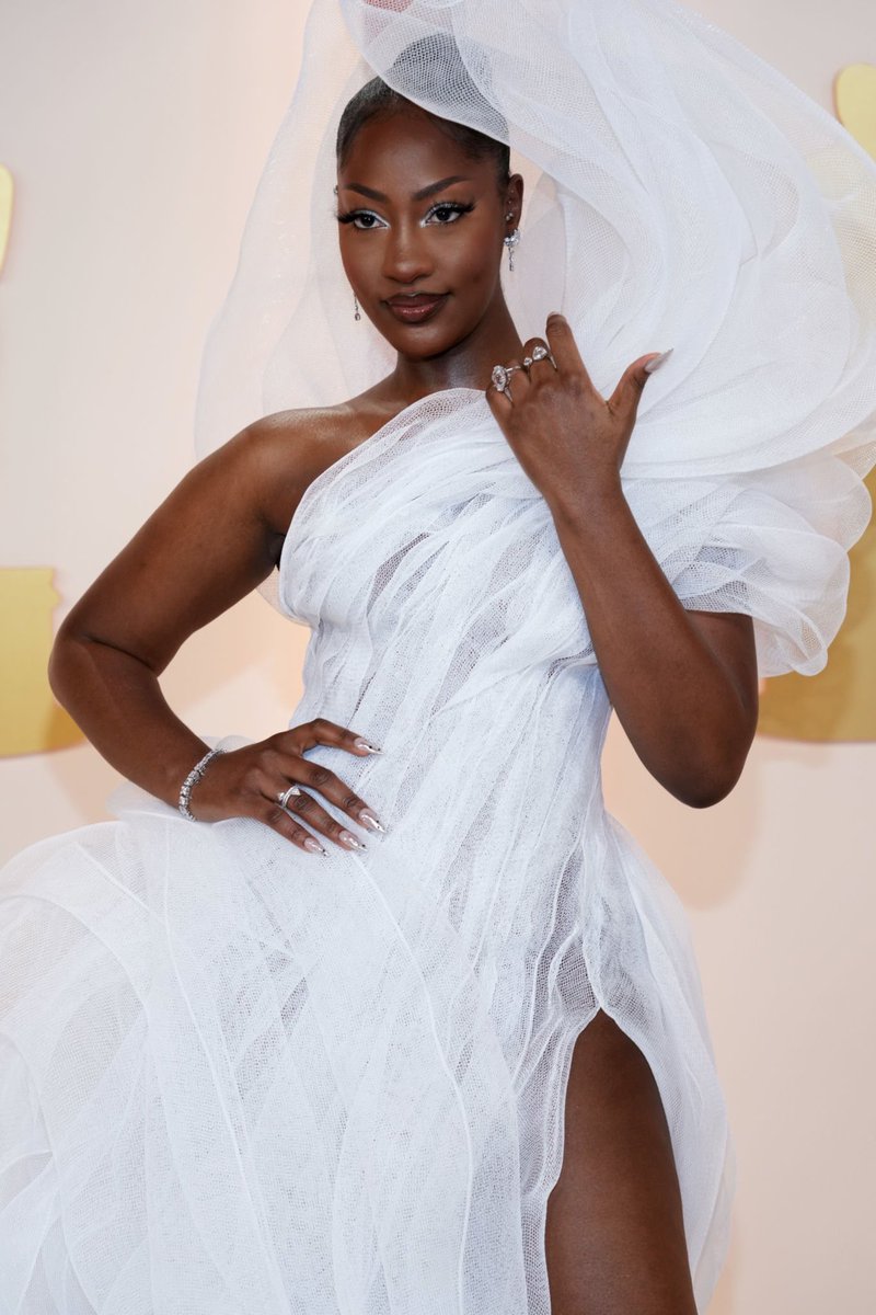 saintdoII's tweet photo. TEMS IN THIS LEVER SS23 COUTURE!! look of the night by far https://t.co/w7VO9KnPQO