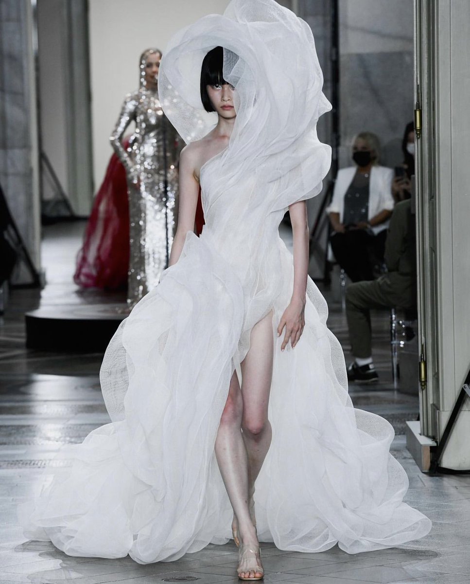 saintdoII's tweet photo. TEMS IN THIS LEVER SS23 COUTURE!! look of the night by far https://t.co/w7VO9KnPQO