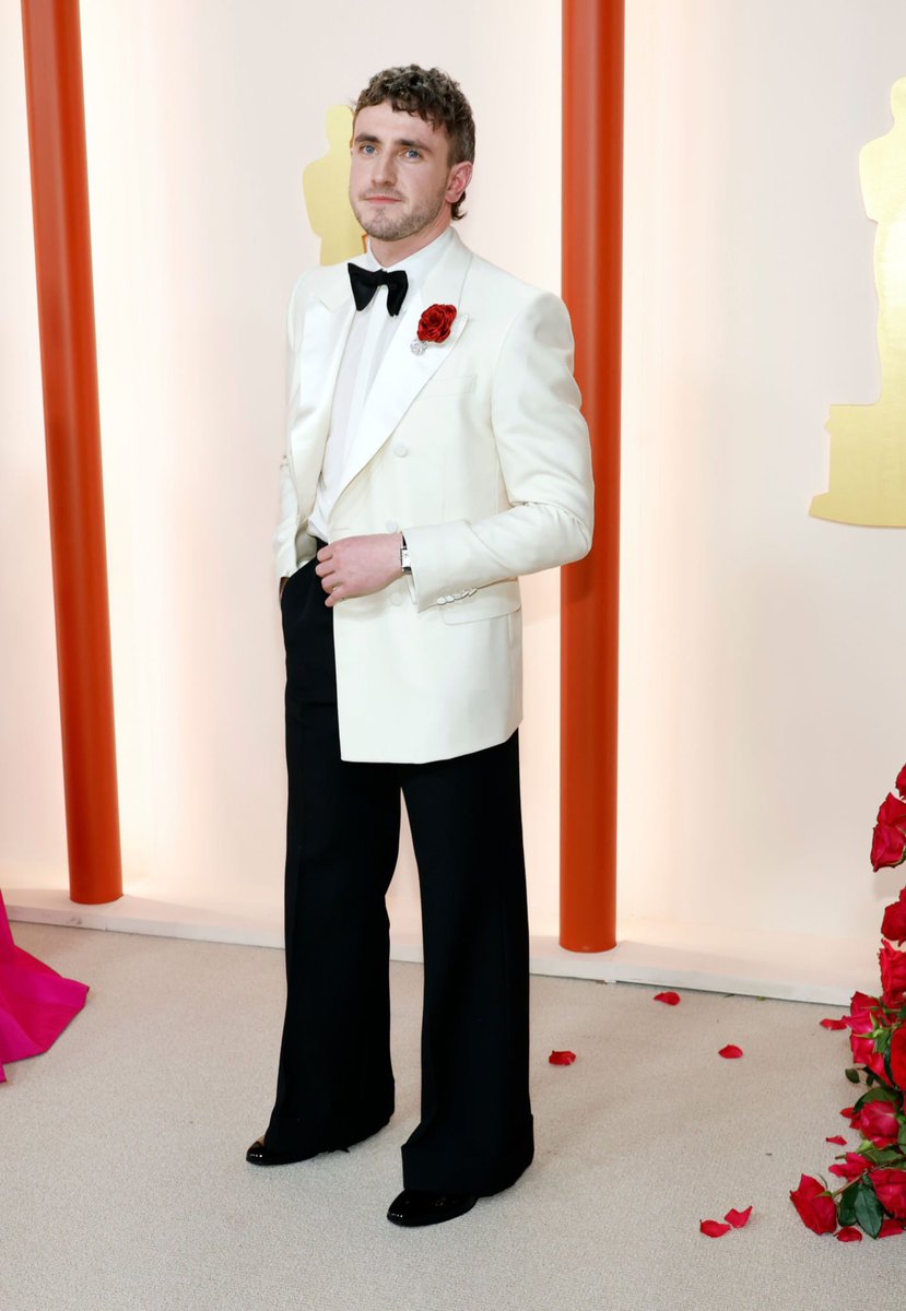 JManuel370's tweet photo. #PaulMescal ❤️ #Oscars https://t.co/s5DodCWRXD